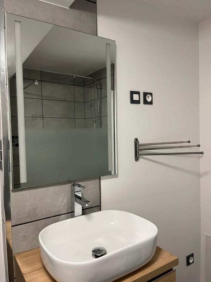 Superbe Appartement Au Bord Du Canal De St Quentin Saint-Quentin  Ngoại thất bức ảnh